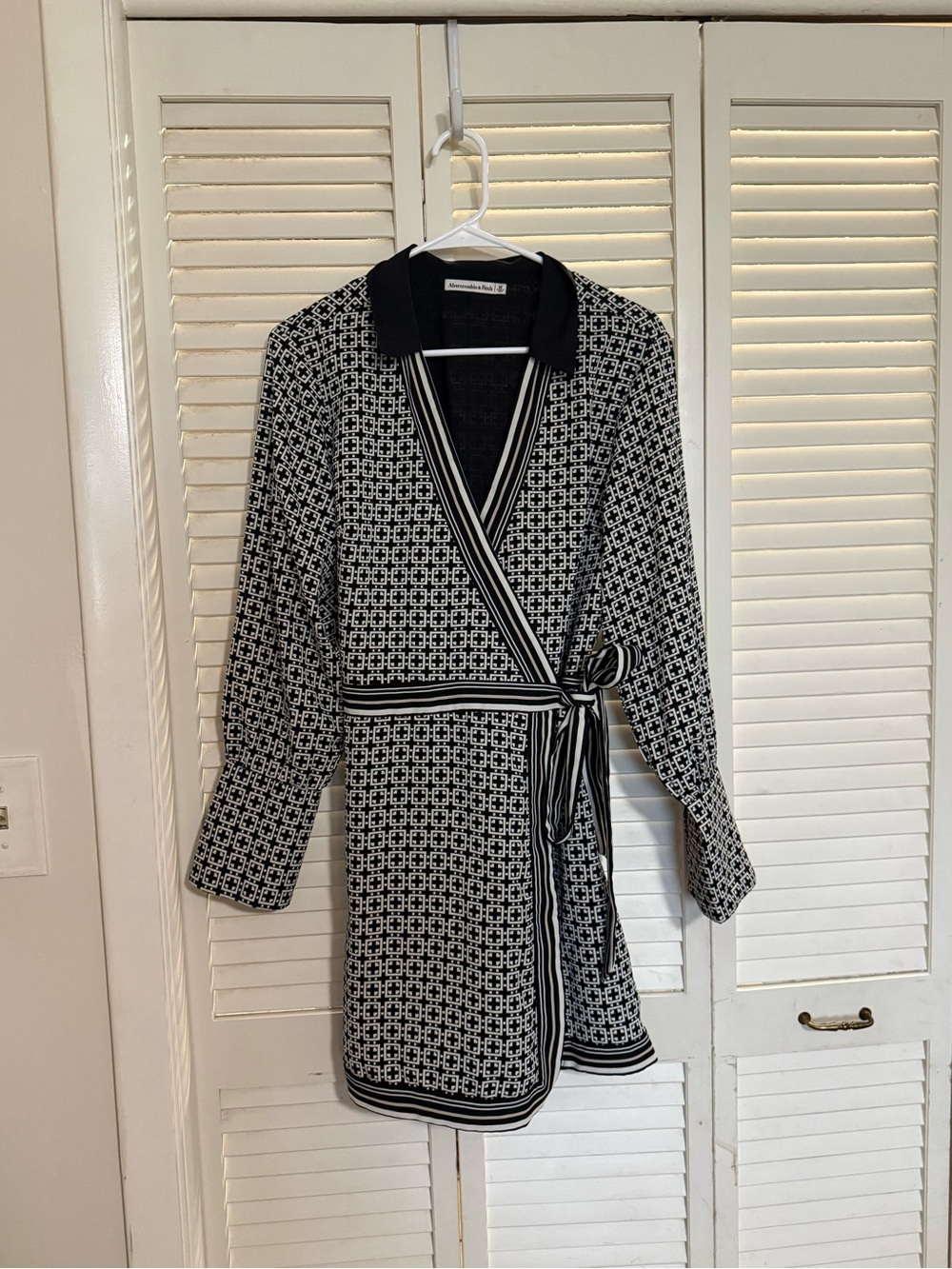 Abercrombie & Fitch Black and White Patterned Wrap Dress